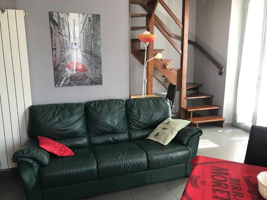 Bilocale Su Due Piani Vicino Centro Appartement *
